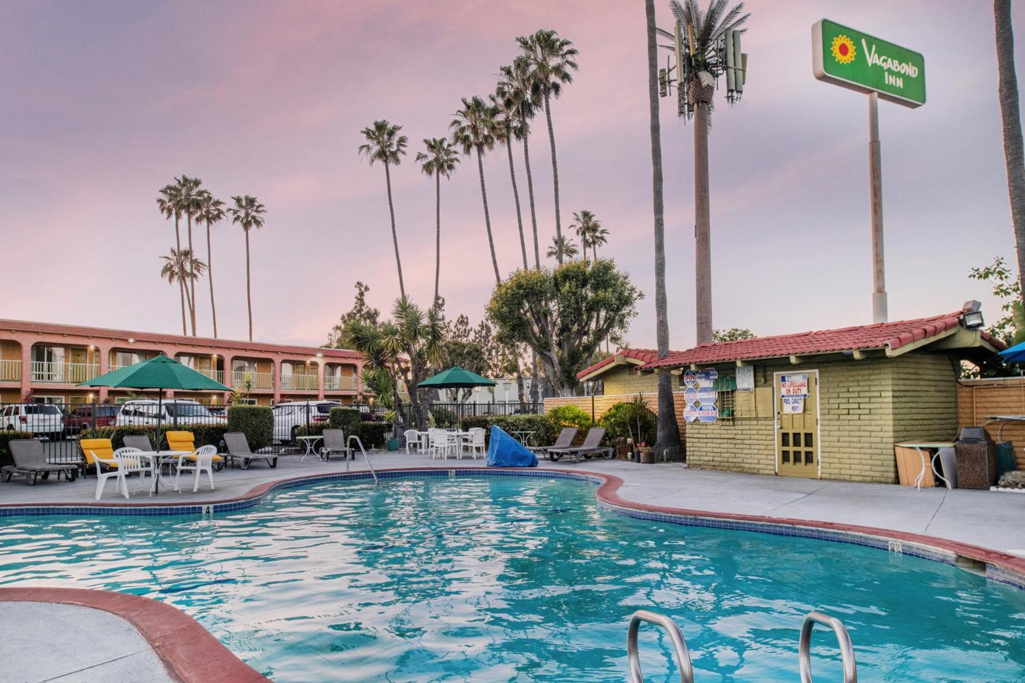 Vagabond Inn Costa Mesa Exterior photo